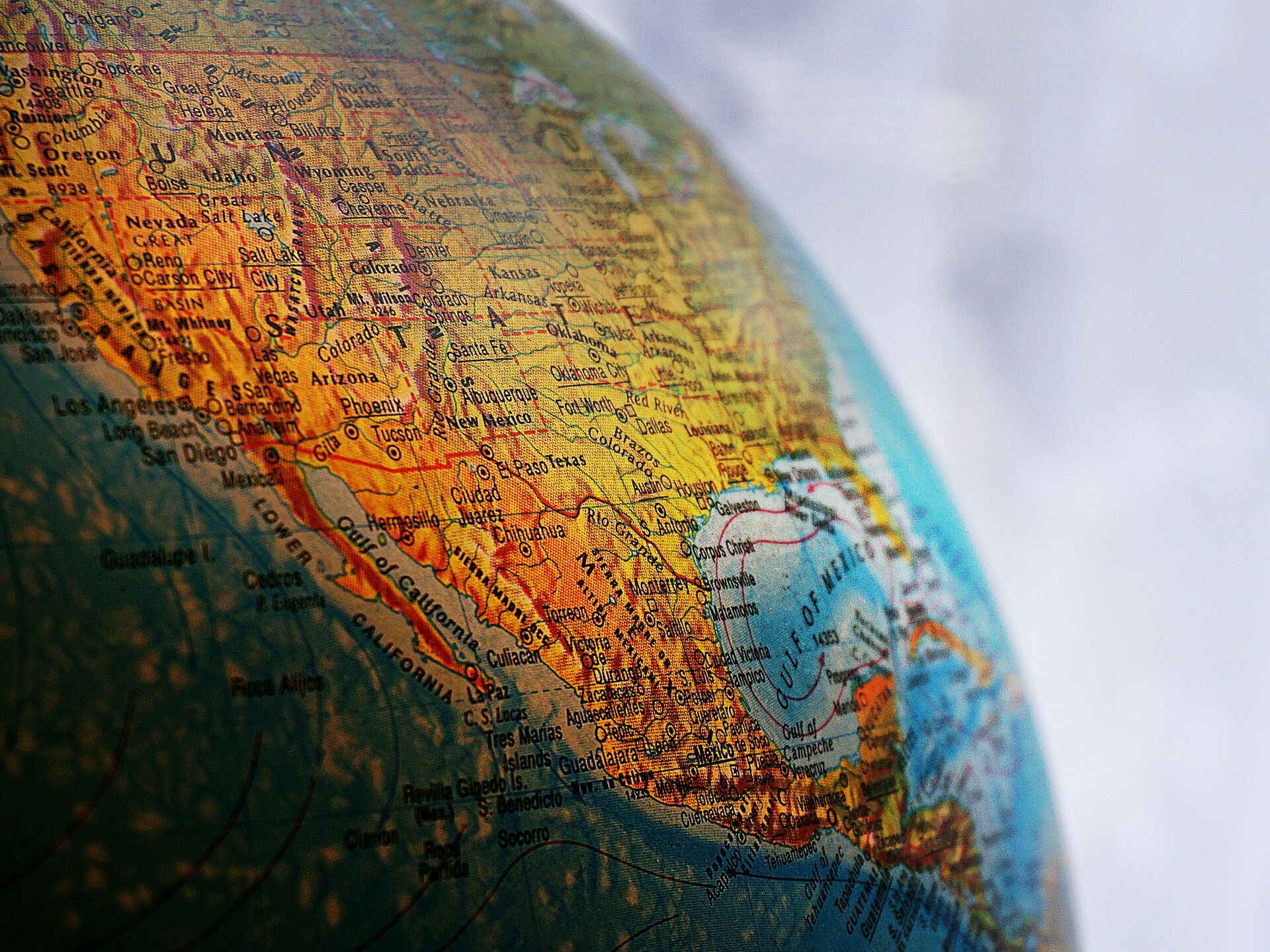 Detailaufnahme eines Globus mit Fokus auf Nordamerika und Mexiko.